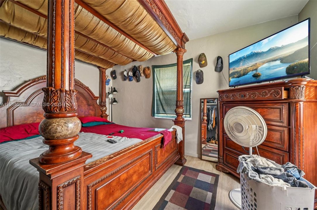 En Venta: $460,000 (3 camas, 2 baños, 1200 Pies cuadrados)