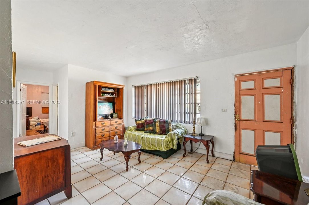 En Venta: $460,000 (3 camas, 2 baños, 1200 Pies cuadrados)