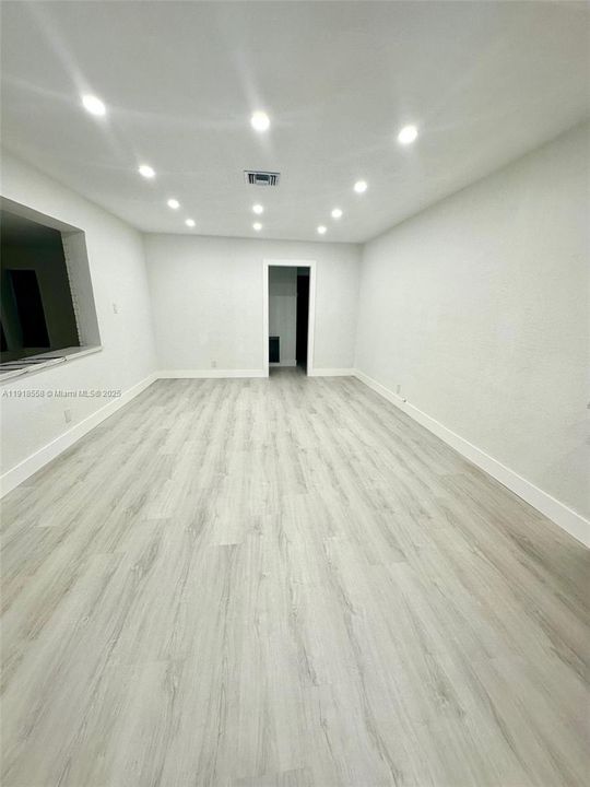 For Sale: $485,000 (3 beds, 2 baths, 1272 Square Feet)