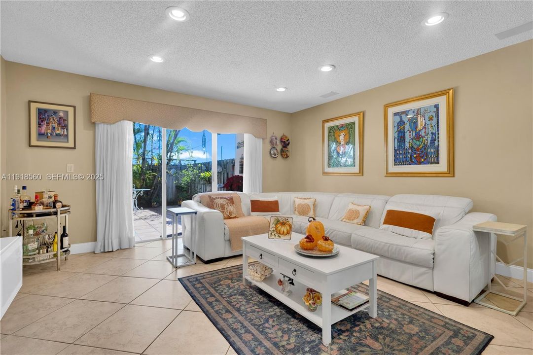 For Sale: $660,000 (3 beds, 2 baths, 1733 Square Feet)