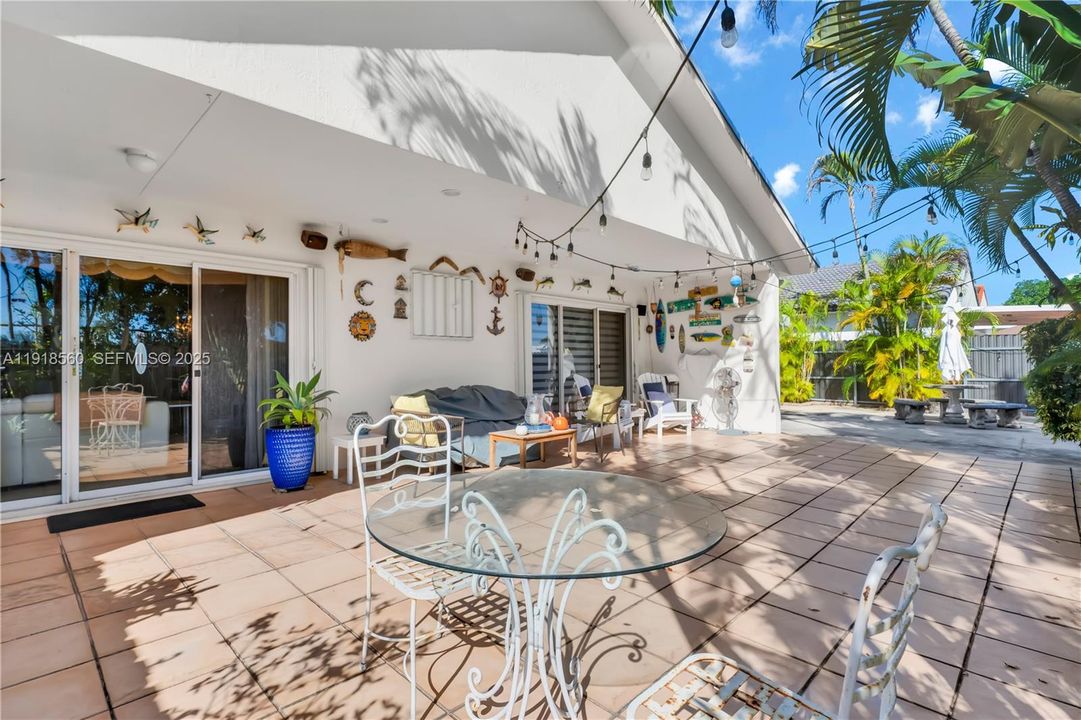 For Sale: $660,000 (3 beds, 2 baths, 1733 Square Feet)