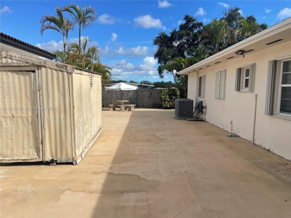 For Sale: $660,000 (3 beds, 2 baths, 1733 Square Feet)