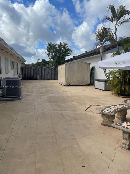 For Sale: $660,000 (3 beds, 2 baths, 1733 Square Feet)