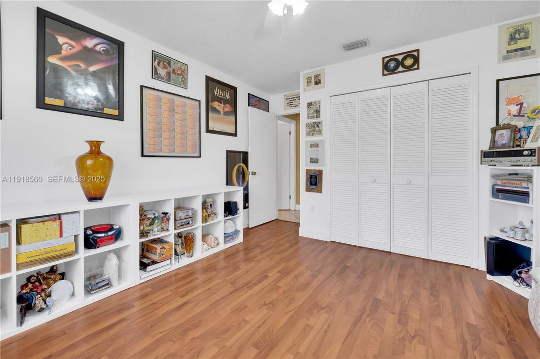 For Sale: $660,000 (3 beds, 2 baths, 1733 Square Feet)