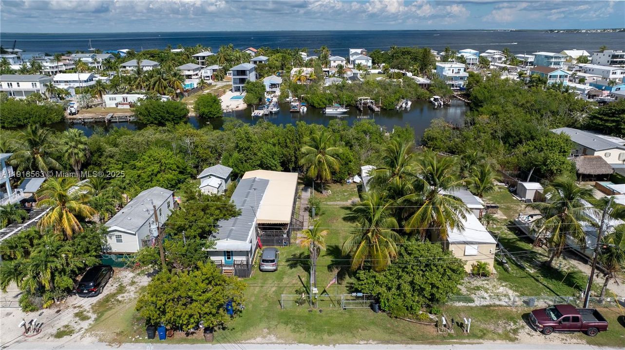 待售: $925,000 (0.20 acres)