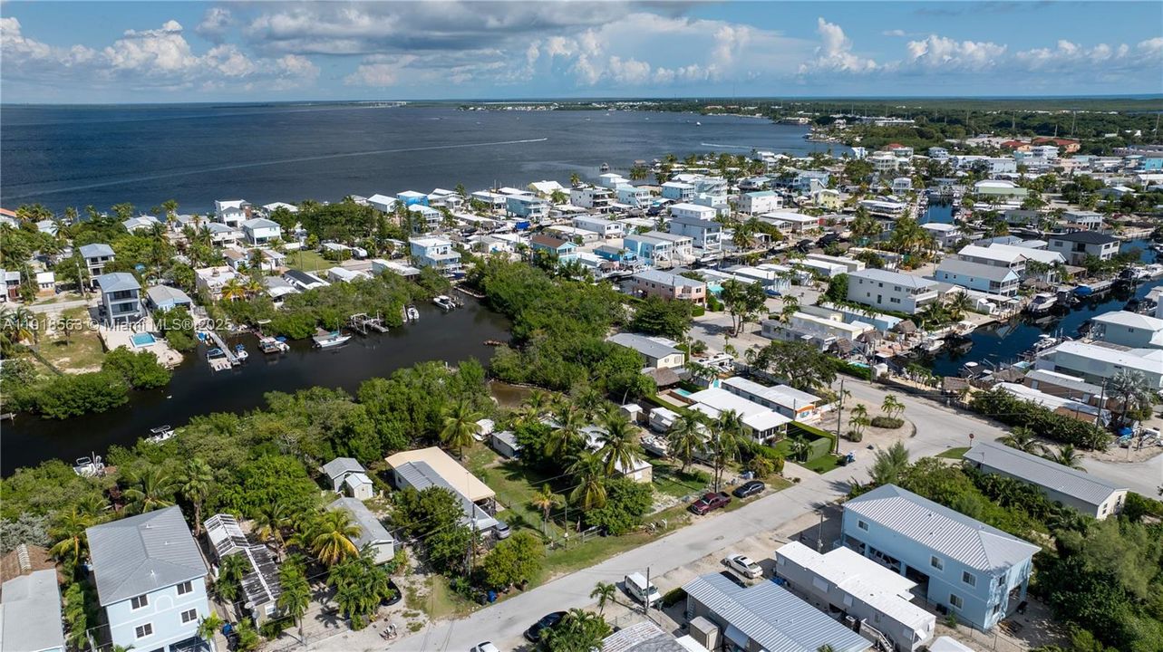 待售: $925,000 (0.20 acres)