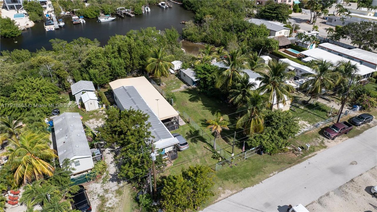 待售: $925,000 (0.20 acres)