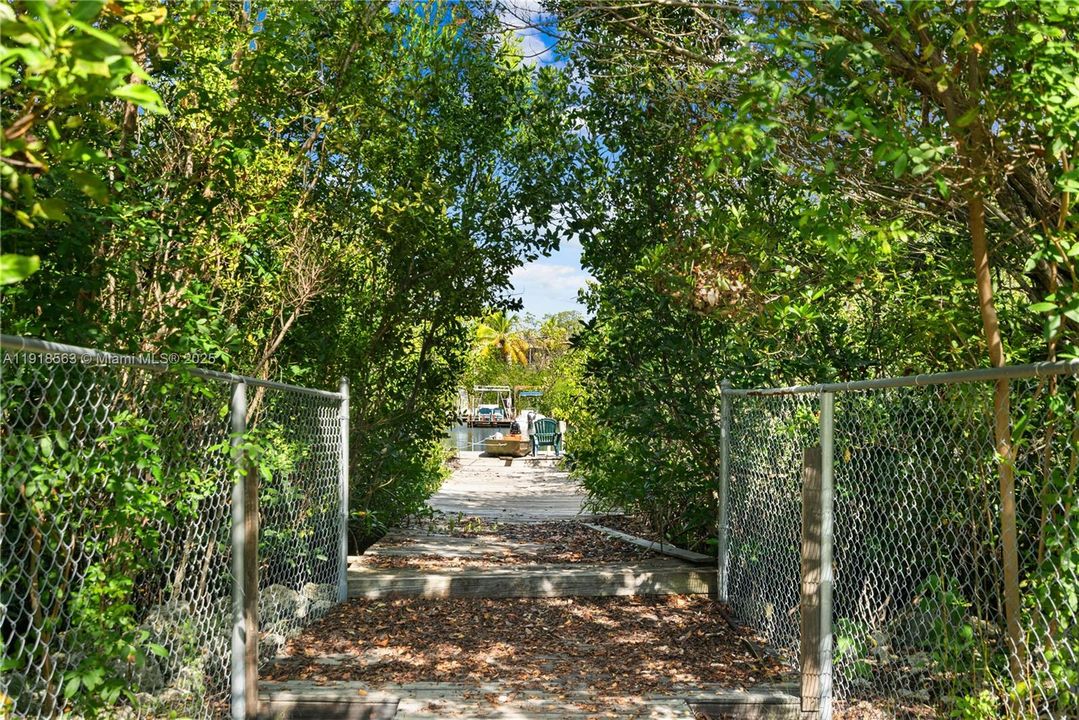 待售: $925,000 (0.20 acres)