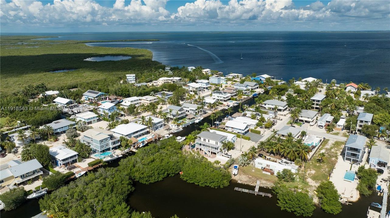 待售: $925,000 (0.20 acres)