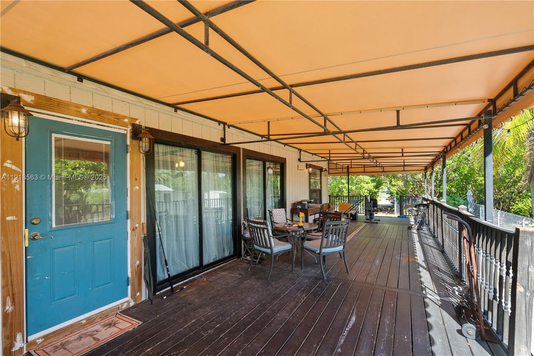 待售: $925,000 (0.20 acres)