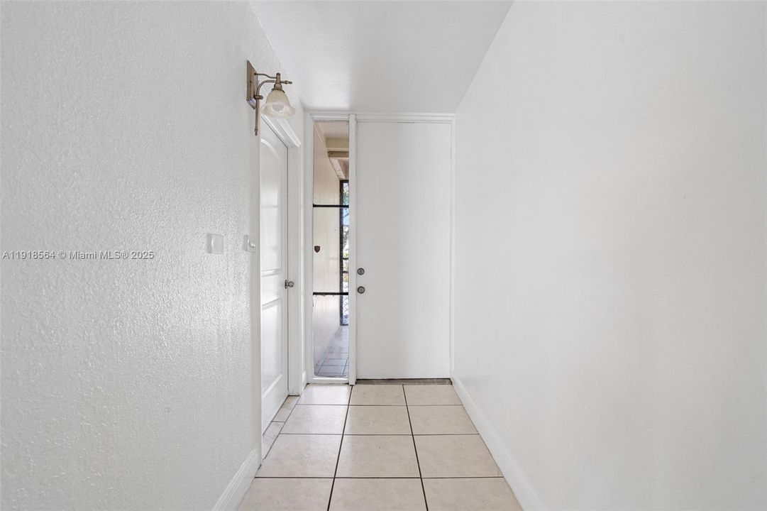 合同活跃: $3,000 (3 贝兹, 2 浴室, 1460 平方英尺)