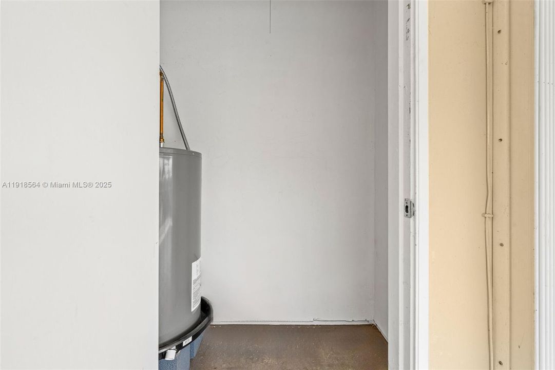 合同活跃: $3,000 (3 贝兹, 2 浴室, 1460 平方英尺)