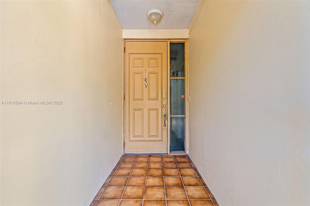 合同活跃: $3,000 (3 贝兹, 2 浴室, 1460 平方英尺)