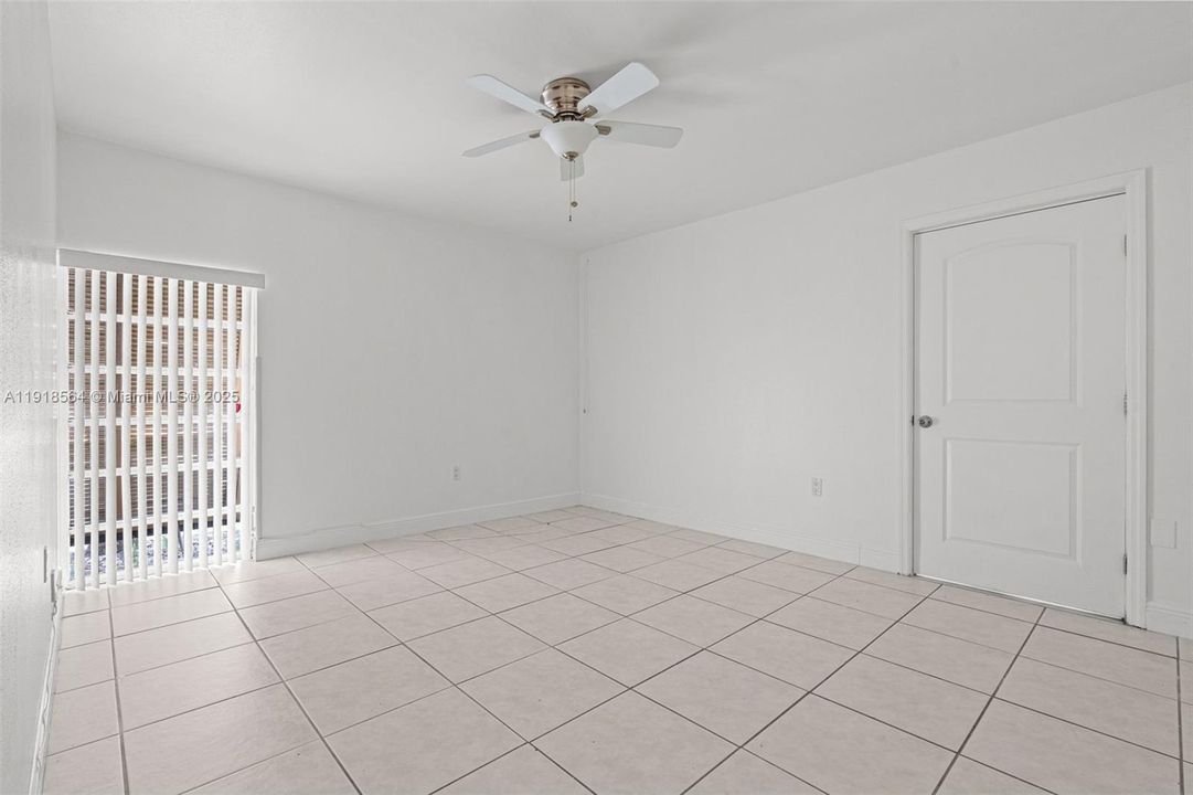 合同活跃: $3,000 (3 贝兹, 2 浴室, 1460 平方英尺)