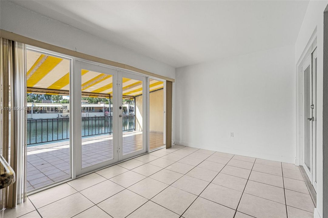 合同活跃: $3,000 (3 贝兹, 2 浴室, 1460 平方英尺)