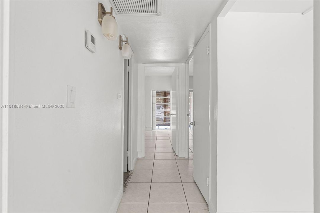 合同活跃: $3,000 (3 贝兹, 2 浴室, 1460 平方英尺)