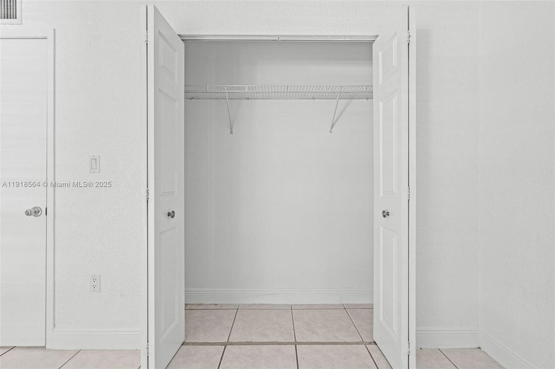 合同活跃: $3,000 (3 贝兹, 2 浴室, 1460 平方英尺)