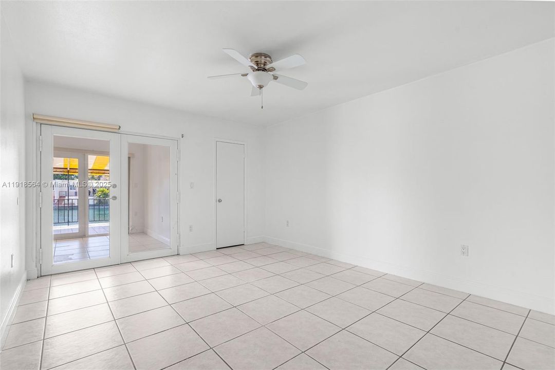 合同活跃: $3,000 (3 贝兹, 2 浴室, 1460 平方英尺)