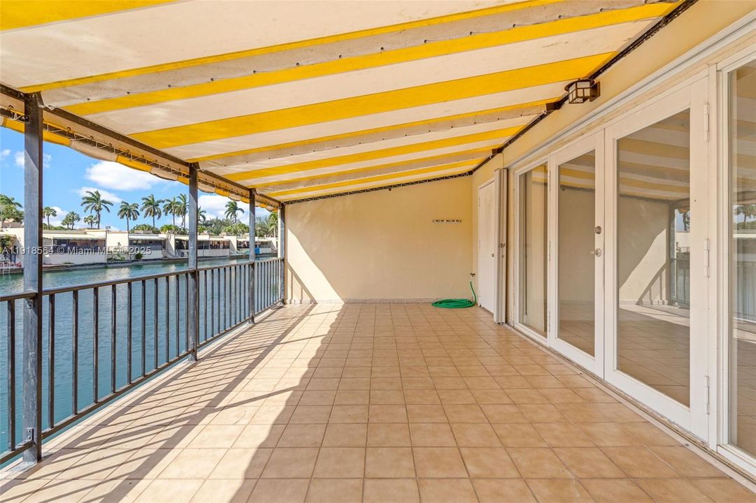 合同活跃: $3,000 (3 贝兹, 2 浴室, 1460 平方英尺)