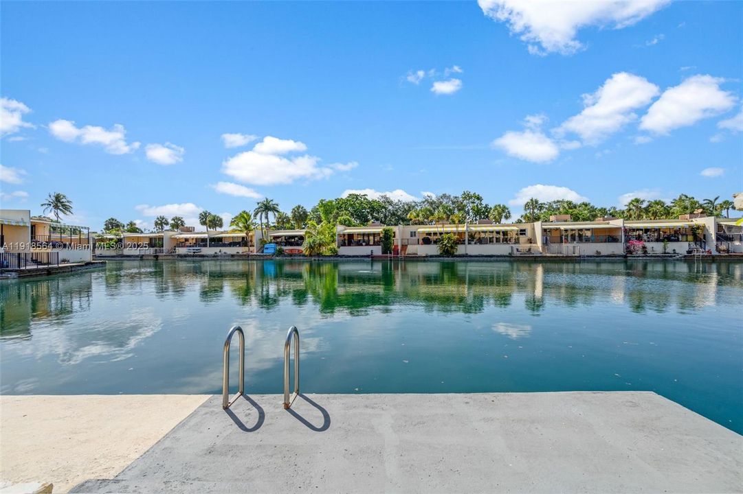 合同活跃: $3,000 (3 贝兹, 2 浴室, 1460 平方英尺)