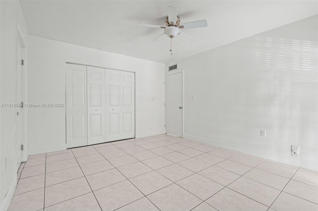 合同活跃: $3,000 (3 贝兹, 2 浴室, 1460 平方英尺)