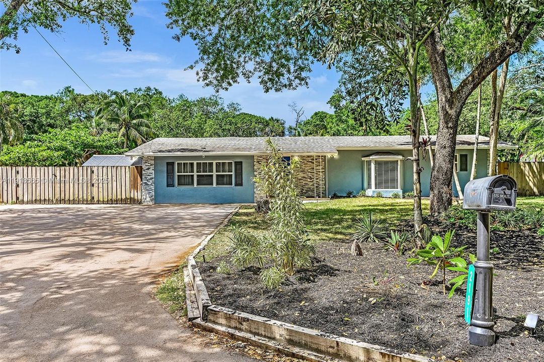 For Rent: $6,500 (5 beds, 3 baths, 2390 Square Feet)