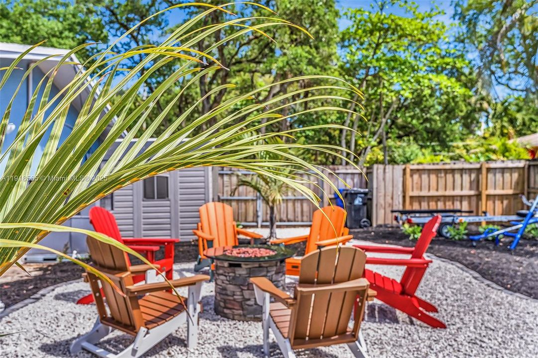 For Rent: $6,500 (5 beds, 3 baths, 2390 Square Feet)