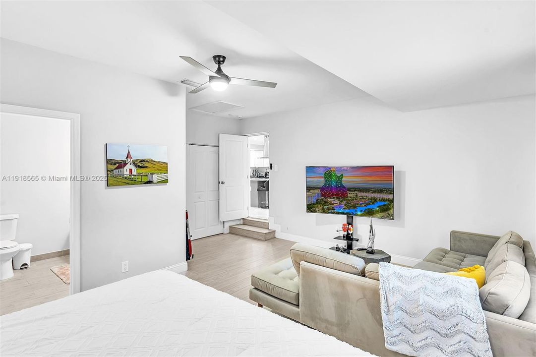 For Rent: $6,500 (5 beds, 3 baths, 2390 Square Feet)