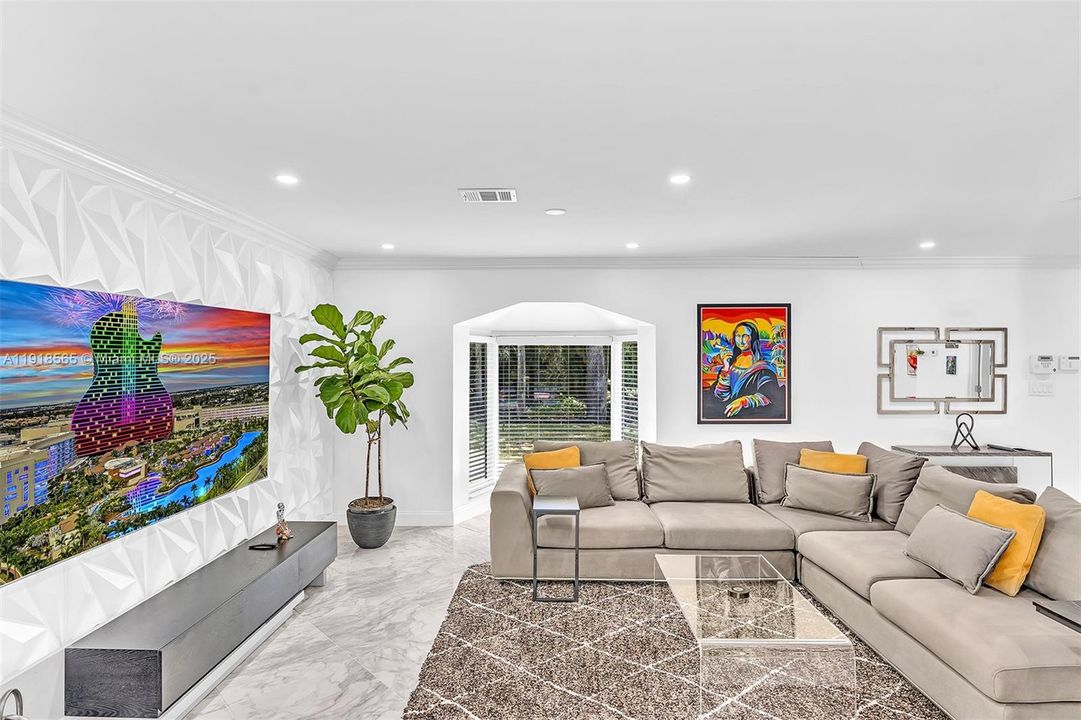 For Rent: $6,500 (5 beds, 3 baths, 2390 Square Feet)