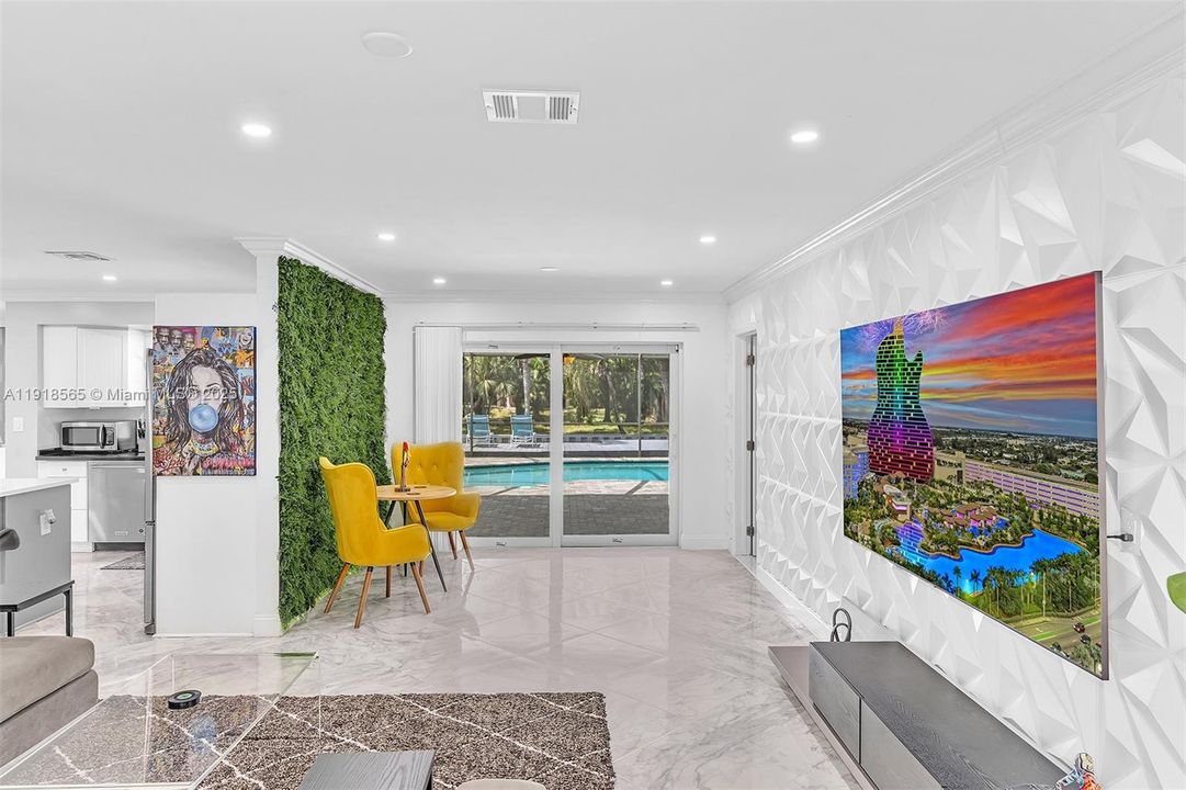 For Rent: $6,500 (5 beds, 3 baths, 2390 Square Feet)