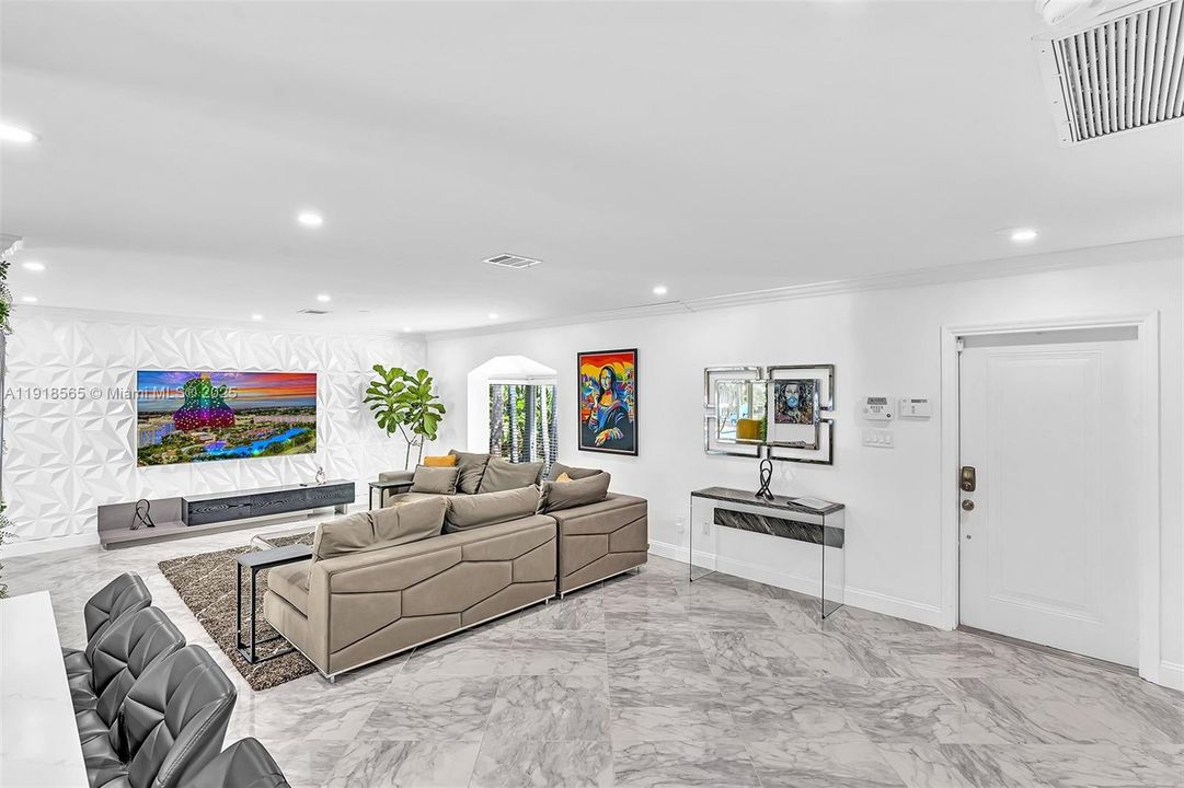 For Rent: $6,500 (5 beds, 3 baths, 2390 Square Feet)