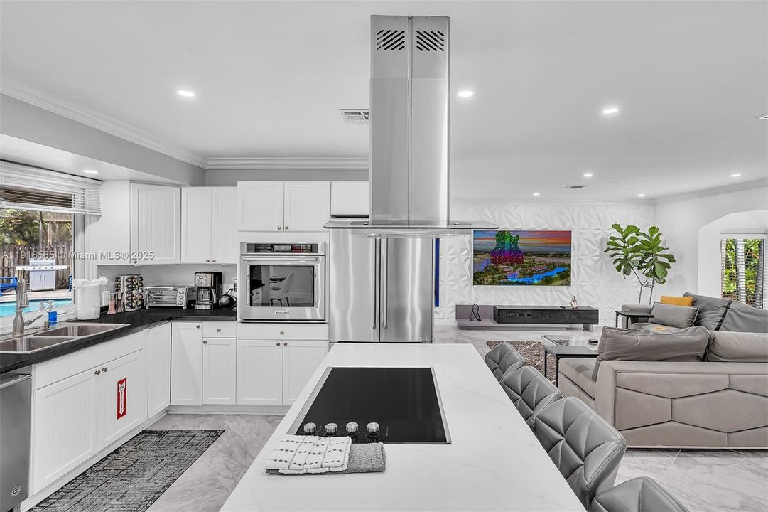 For Rent: $6,500 (5 beds, 3 baths, 2390 Square Feet)