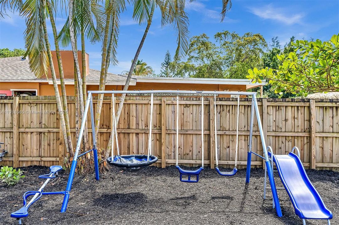 For Rent: $6,500 (5 beds, 3 baths, 2390 Square Feet)