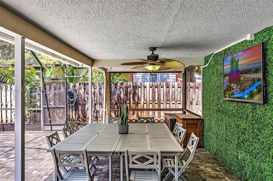 For Rent: $6,500 (5 beds, 3 baths, 2390 Square Feet)