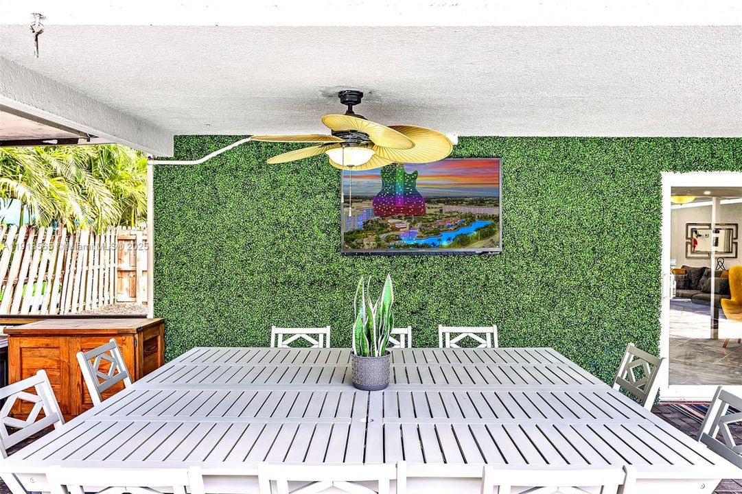 For Rent: $6,500 (5 beds, 3 baths, 2390 Square Feet)