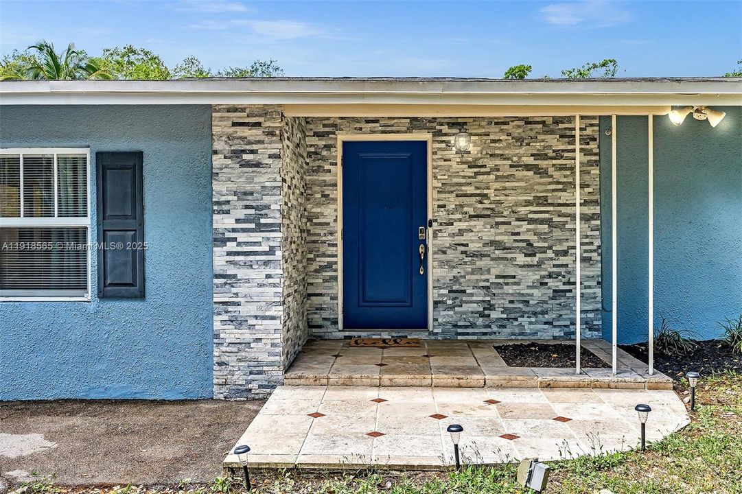 For Rent: $6,500 (5 beds, 3 baths, 2390 Square Feet)