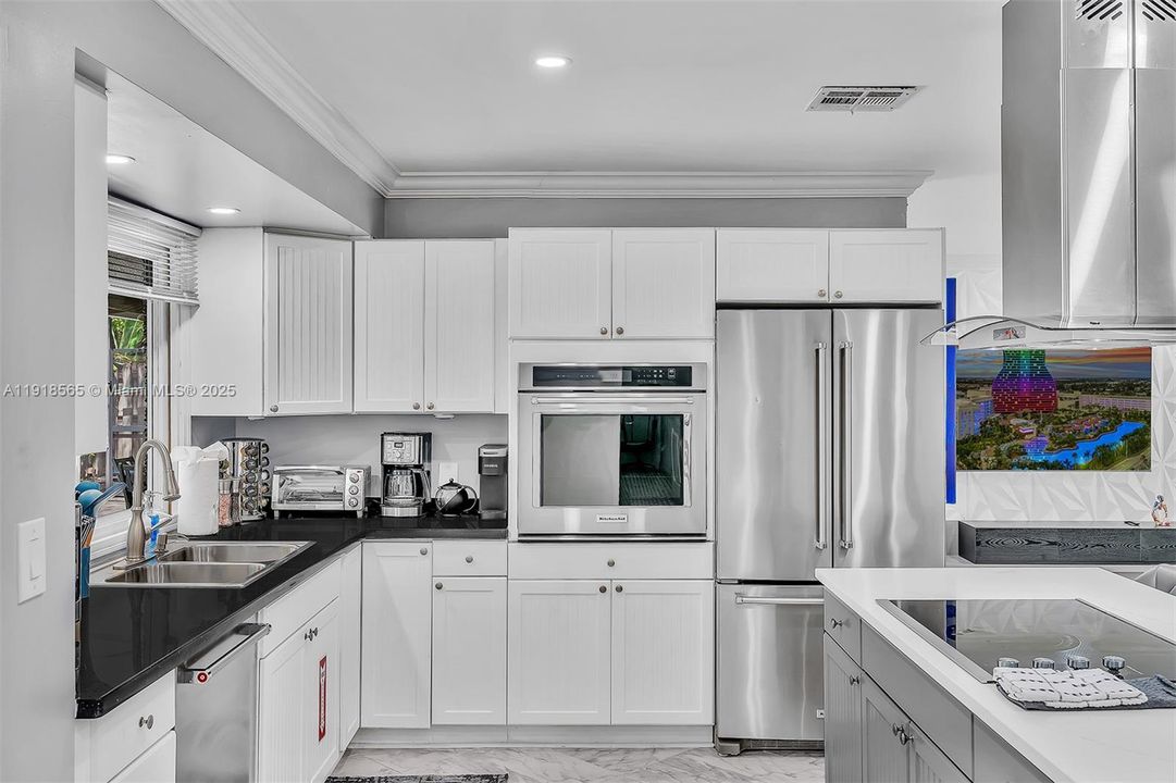 For Rent: $6,500 (5 beds, 3 baths, 2390 Square Feet)