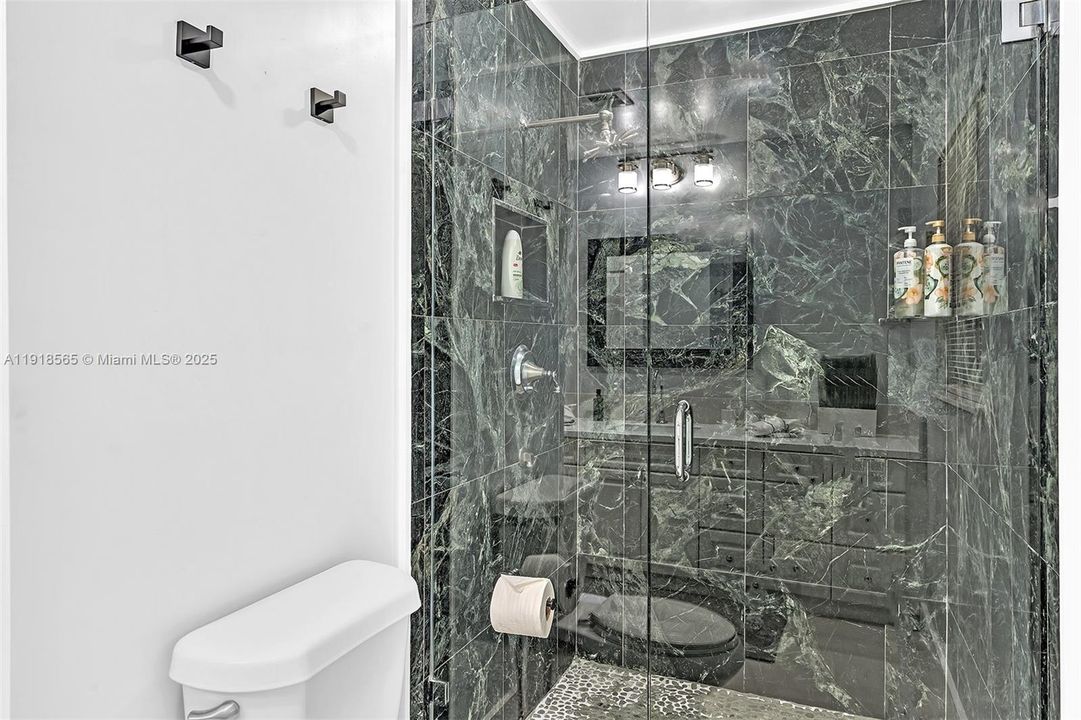 For Rent: $6,500 (5 beds, 3 baths, 2390 Square Feet)