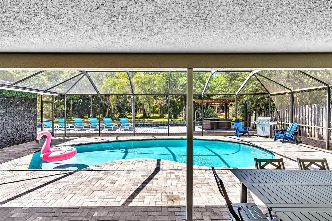 For Rent: $6,500 (5 beds, 3 baths, 2390 Square Feet)