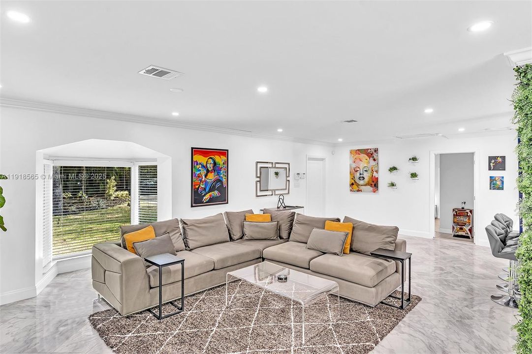 For Rent: $6,500 (5 beds, 3 baths, 2390 Square Feet)