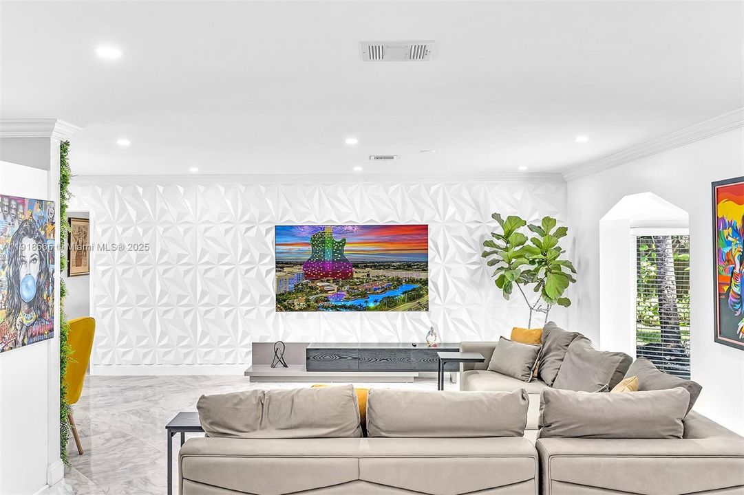 For Rent: $6,500 (5 beds, 3 baths, 2390 Square Feet)