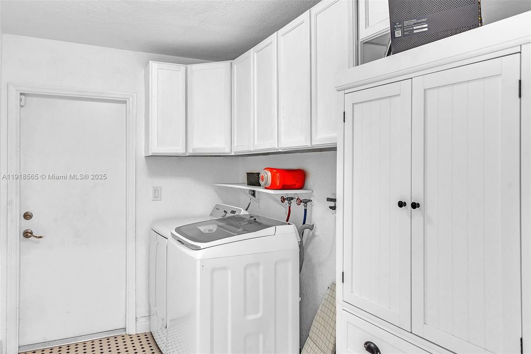 For Rent: $6,500 (5 beds, 3 baths, 2390 Square Feet)