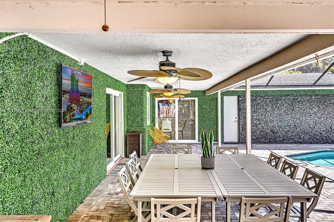 For Rent: $6,500 (5 beds, 3 baths, 2390 Square Feet)