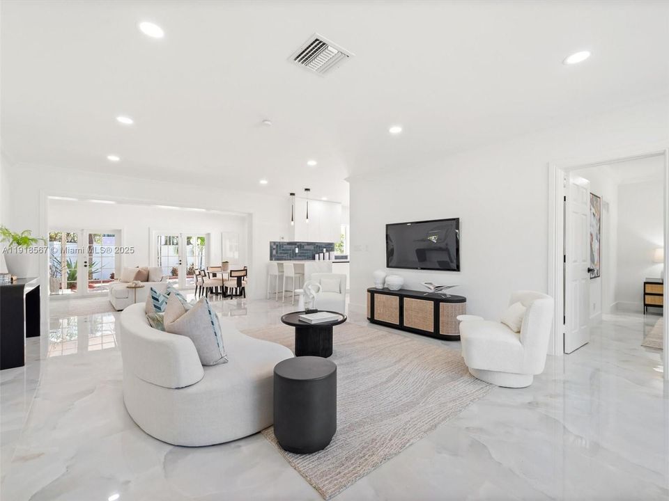 待售: $1,599,000 (4 贝兹, 3 浴室, 2135 平方英尺)