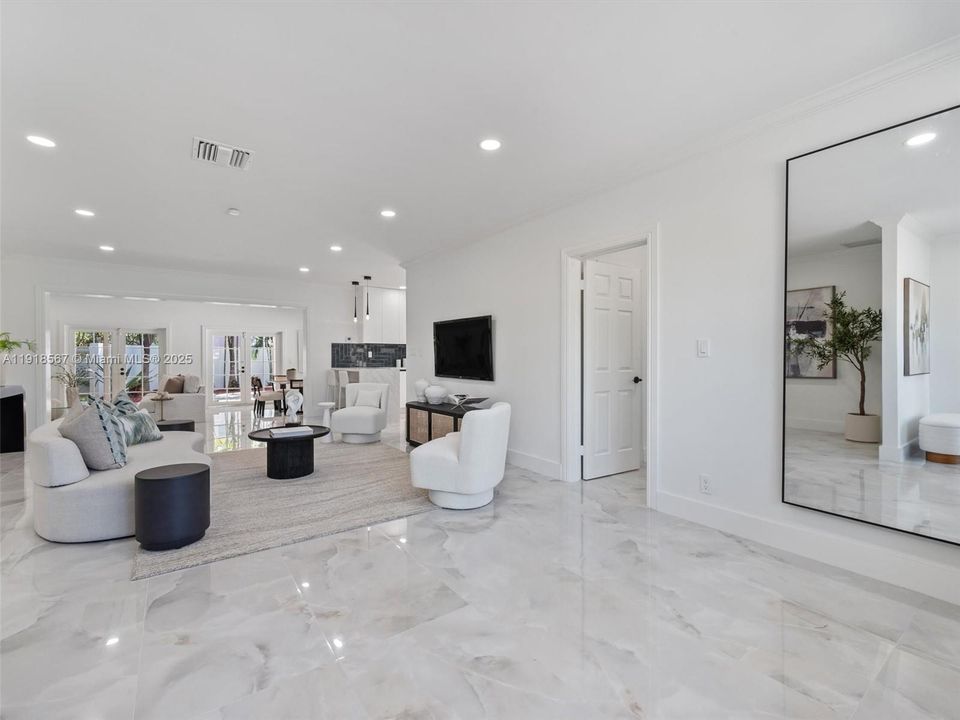 待售: $1,599,000 (4 贝兹, 3 浴室, 2135 平方英尺)