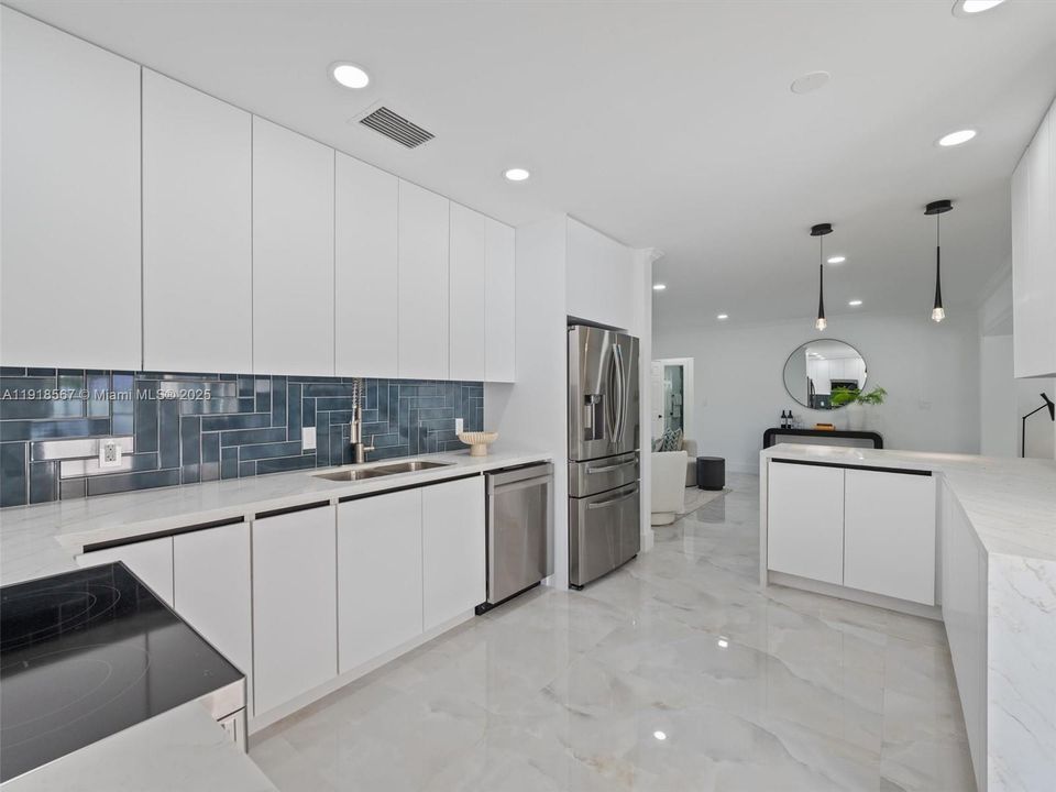 待售: $1,599,000 (4 贝兹, 3 浴室, 2135 平方英尺)