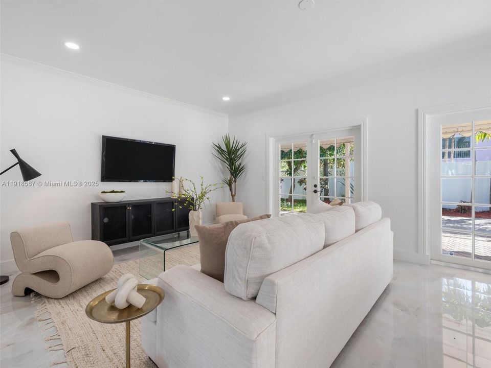 待售: $1,599,000 (4 贝兹, 3 浴室, 2135 平方英尺)