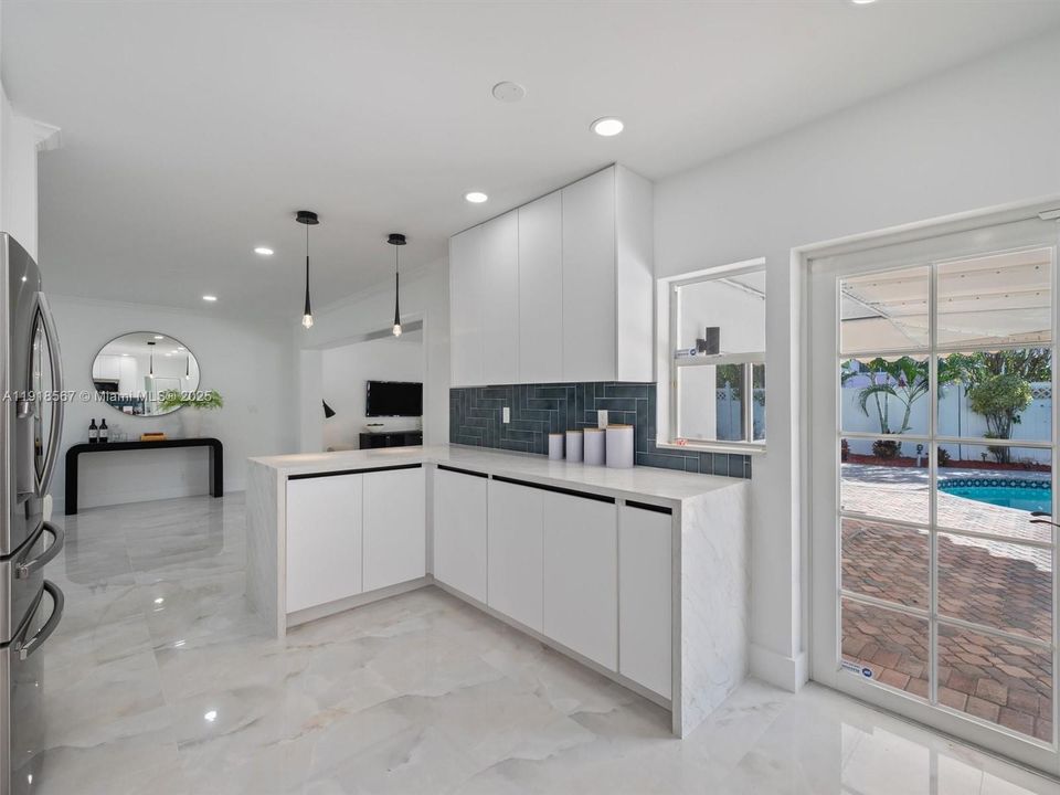 待售: $1,599,000 (4 贝兹, 3 浴室, 2135 平方英尺)