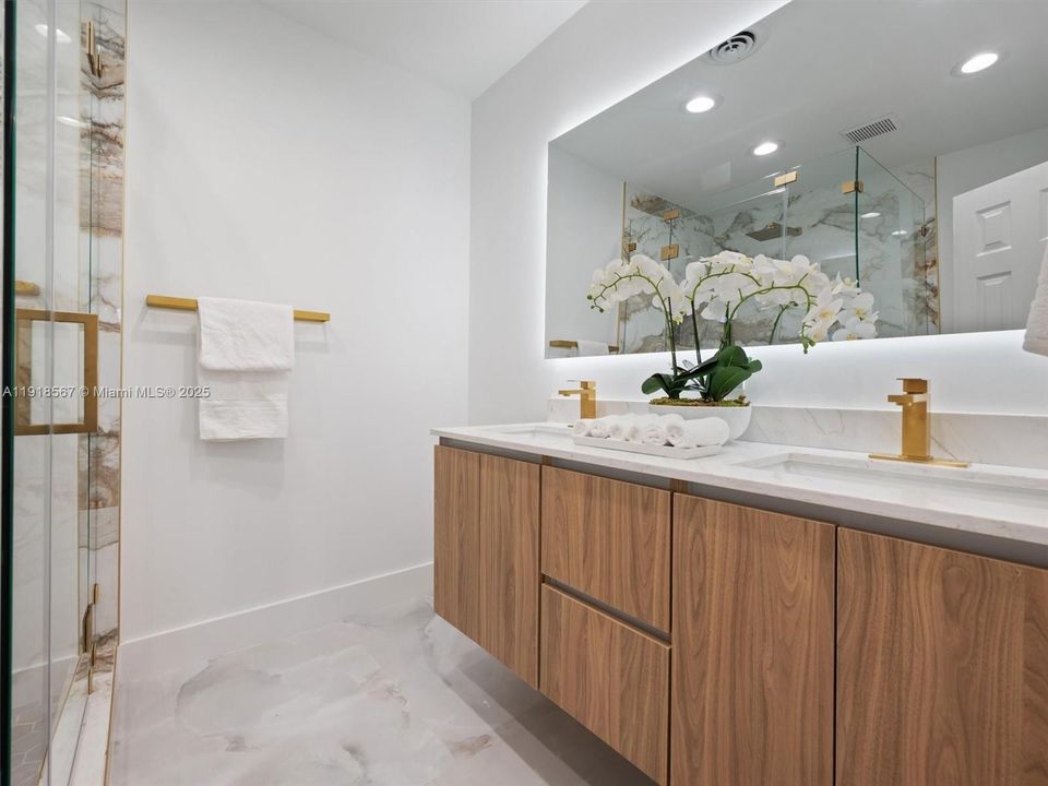 待售: $1,599,000 (4 贝兹, 3 浴室, 2135 平方英尺)