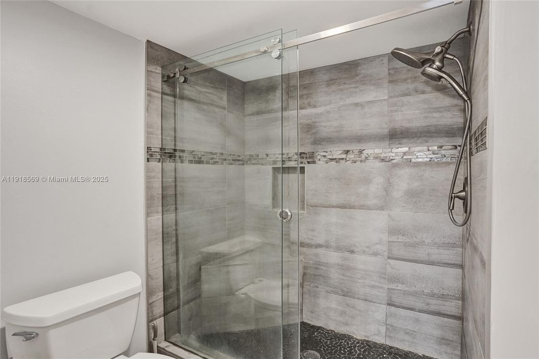 For Sale: $294,800 (2 beds, 2 baths, 1500 Square Feet)